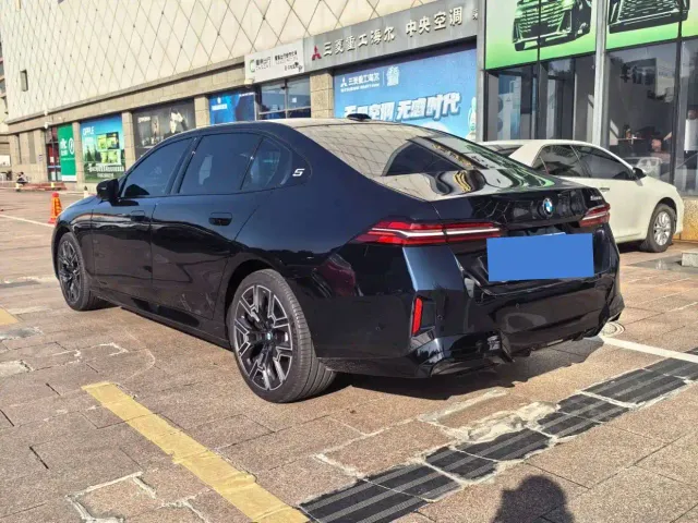 BMW 5 Series — Фото автомобиля 5
