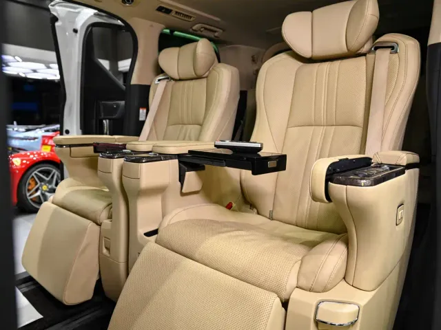 Toyota Alphard — Фото автомобиля 18