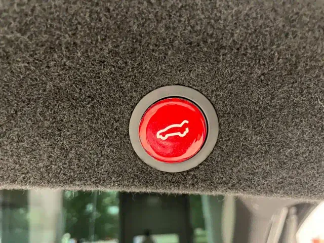 Tesla Model Y — Фото автомобиля 28