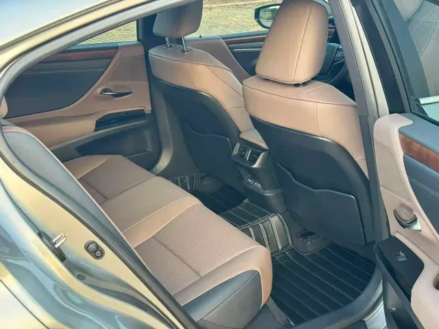 Lexus ES — Фото автомобиля 14