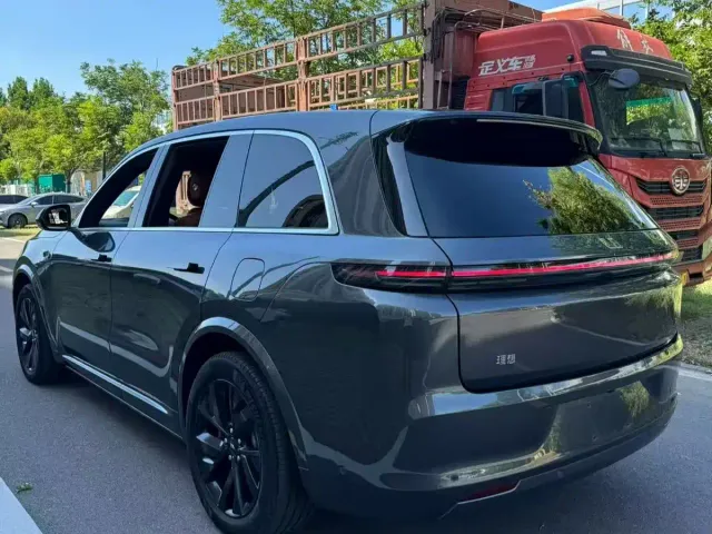 Li Auto L8 — Фото автомобиля 8