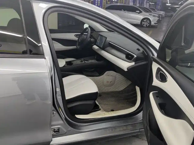 BYD Seal 05 DM-i — Фото автомобиля 8