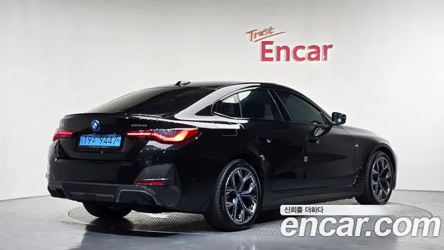 BMW i4 — Фото автомобиля 2