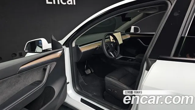 Tesla Model Y — Фото автомобиля 10