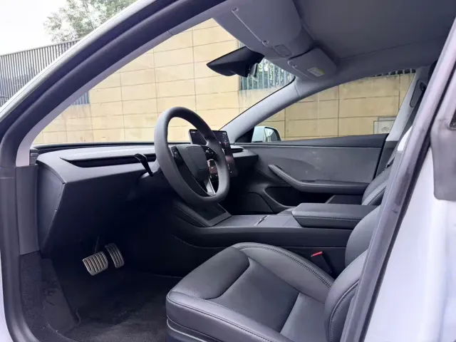 Tesla Model 3 — Фото автомобиля 3