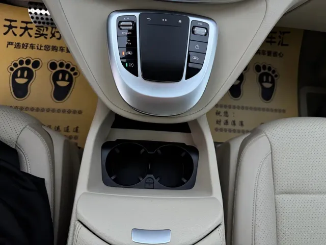 Mercedes-Benz V-Class — Фото автомобиля 24