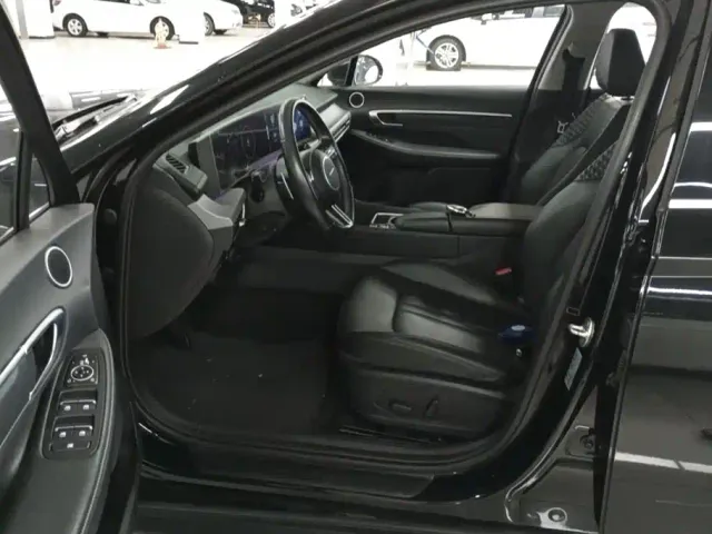 Hyundai Sonata — Фото автомобиля 9