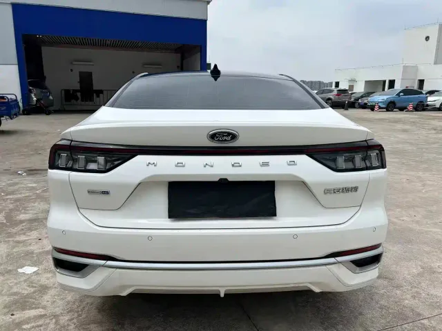 Ford Mondeo — Фото автомобиля 6
