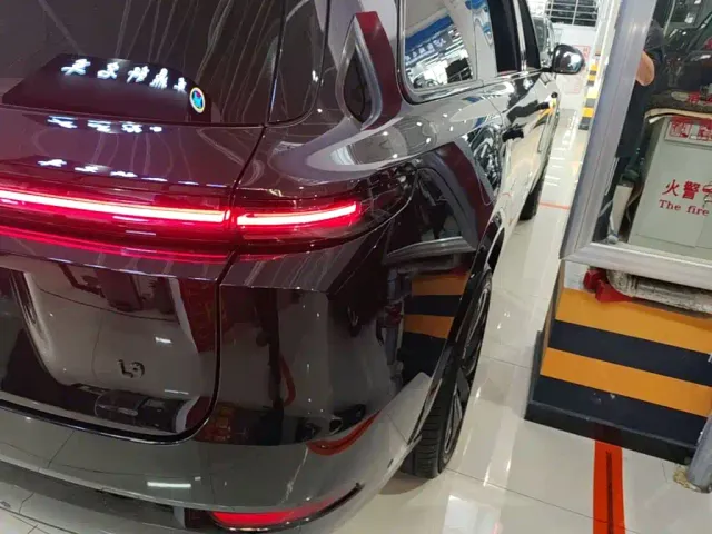 Li Auto L9 — Фото автомобиля 7