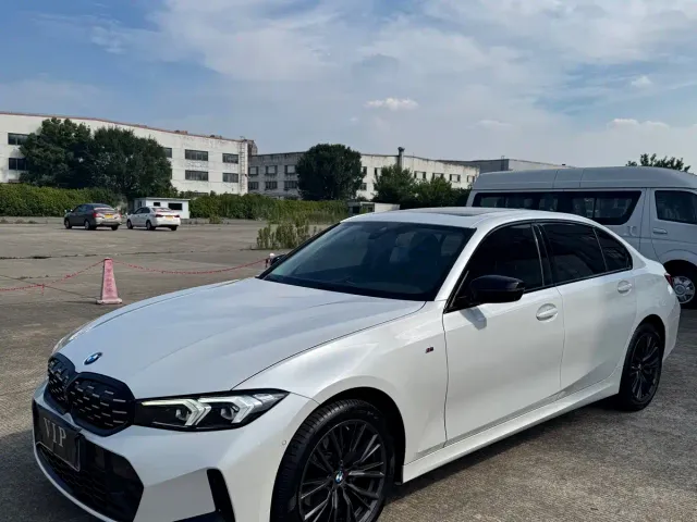 Фотография автомобиля — BMW 3 Series