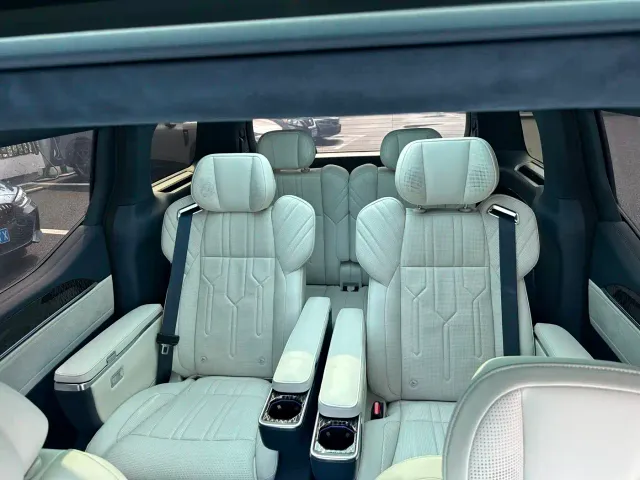 Zeekr 009 — Фото автомобиля 13