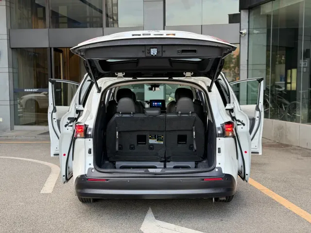 Toyota Sienna — Фото автомобиля 15