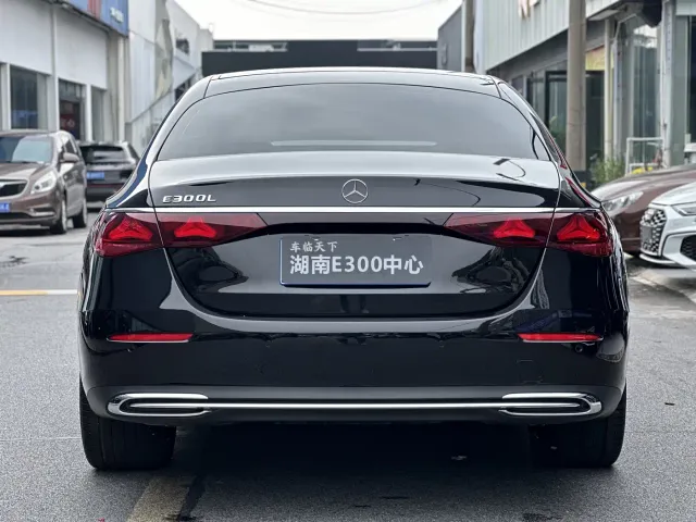 Mercedes-Benz E-Class — Фото автомобиля 15
