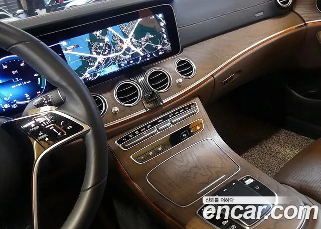 Mercedes-Benz E-Class — Фото автомобиля 14