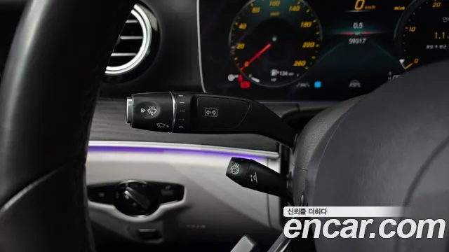 Mercedes-Benz E-Class — Фото автомобиля 26