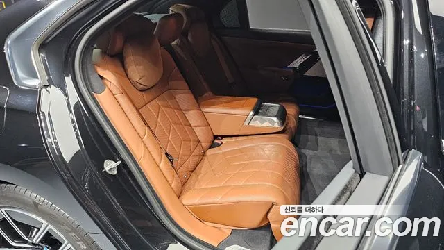 BMW 7 Series G70 — Фото автомобиля 17