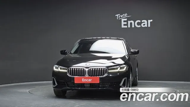 BMW 5-Series 5 серия (G30) 530i xDrive Luxury — Фото автомобиля 3