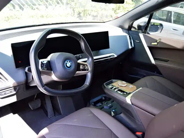 BMW iX — Фото автомобиля 7