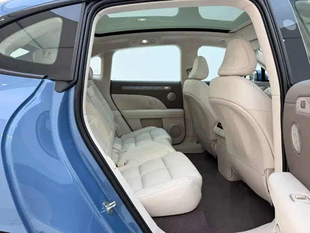 IM Motors LS6 — Фото автомобиля 23