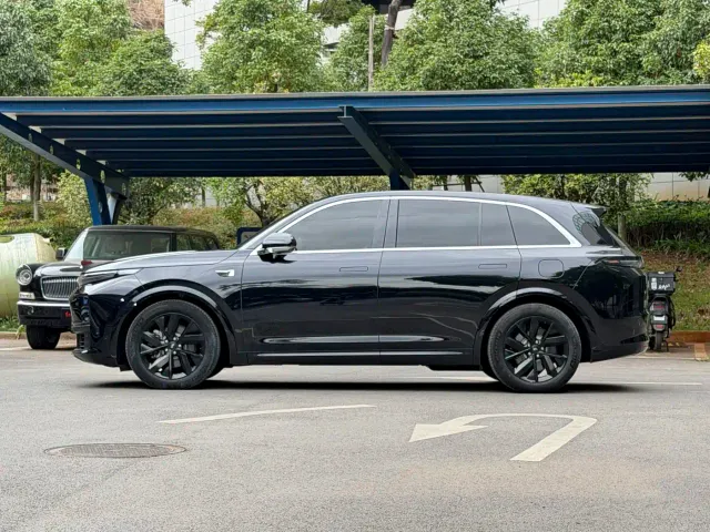 Li Auto L7 — Фото автомобиля 8