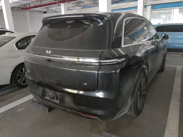 Li Auto L8 — Фото автомобиля 6