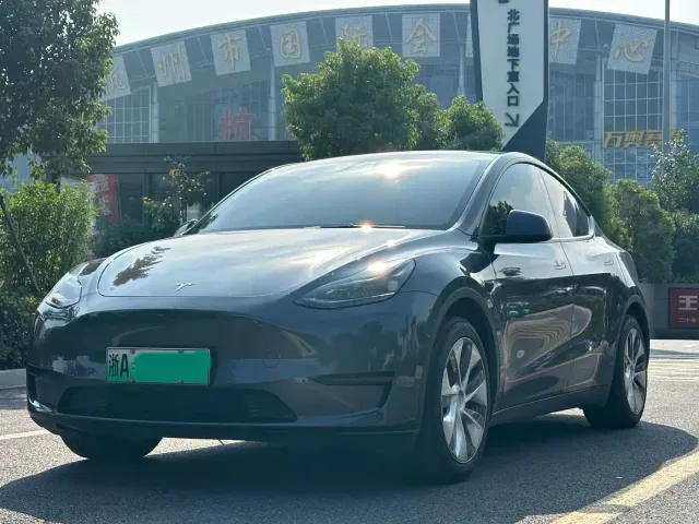 Фотография автомобиля — Tesla Model Y