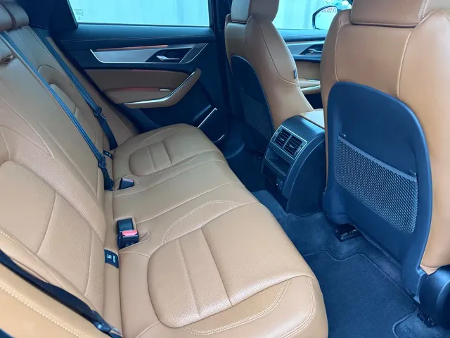Jaguar F-Pace — Фото автомобиля 12