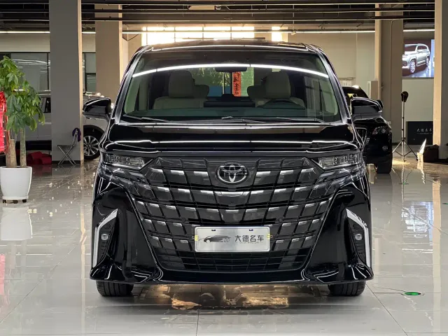 Toyota Alphard — Фото автомобиля 2