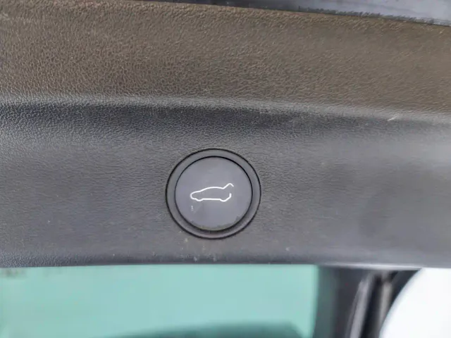 Tesla Model Y — Фото автомобиля 21