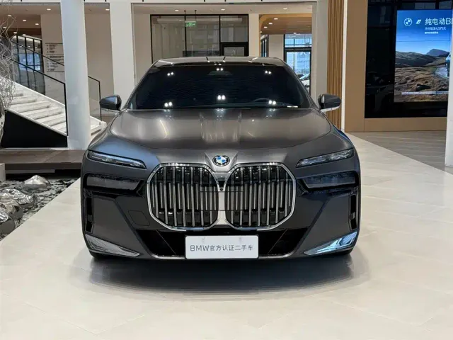 BMW 7 Series — Фото автомобиля 13