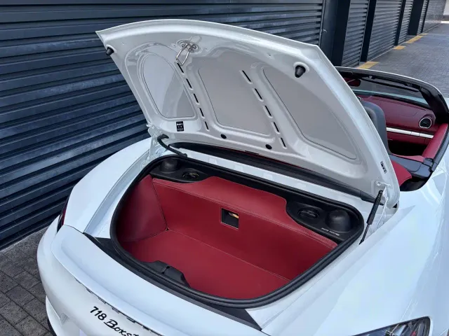 Porsche 718 — Фото автомобиля 14