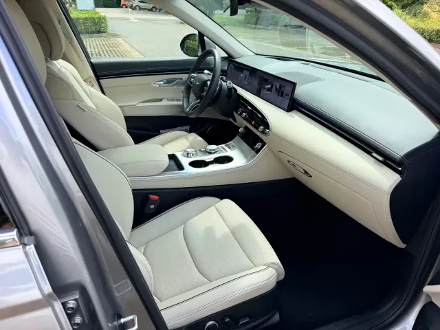 Genesis GV70 — Фото автомобиля 24
