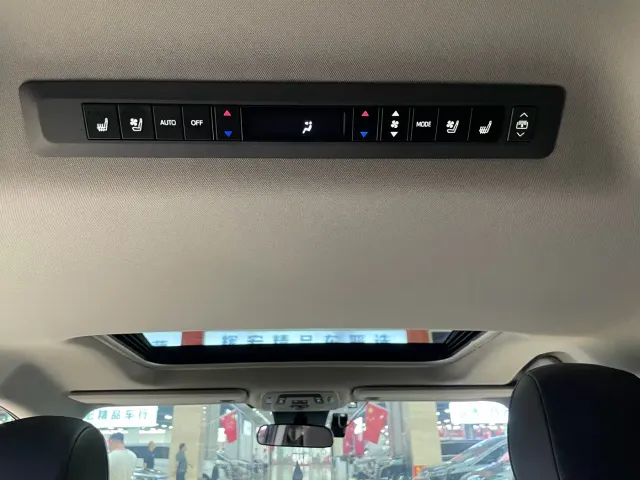 Toyota Sienna — Фото автомобиля 14