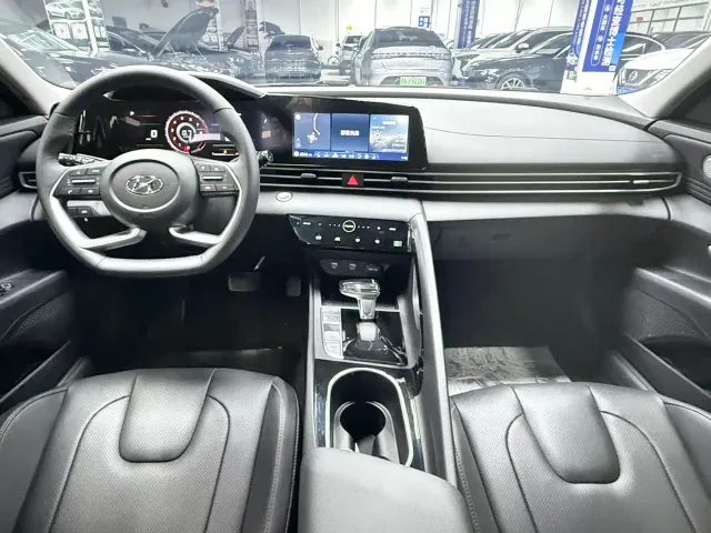 Hyundai Elantra — Фото автомобиля 20