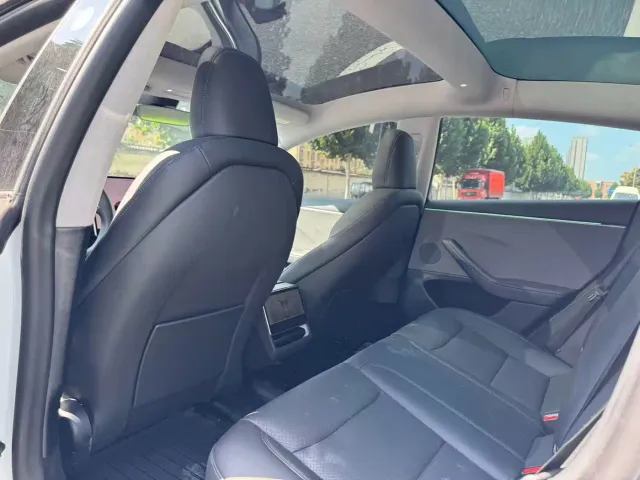 Tesla Model 3 — Фото автомобиля 6
