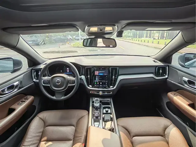 Volvo S60 — Фото автомобиля 5