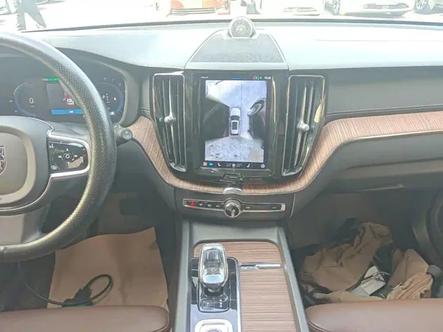 Volvo XC60 — Фото автомобиля 12