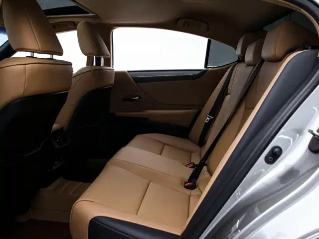 Lexus ES — Фото автомобиля 15