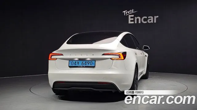 Tesla Model 3 — Фото автомобиля 4