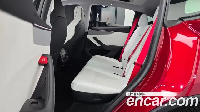 Tesla Model Y — Фото автомобиля 18