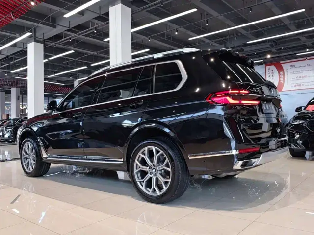 BMW X7 — Фото автомобиля 13