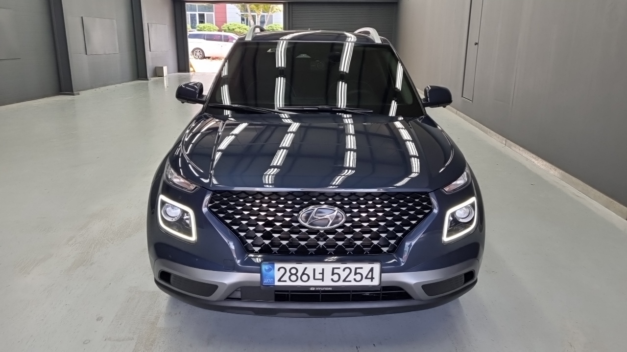 Hyundai Venue — Фото автомобиля 3