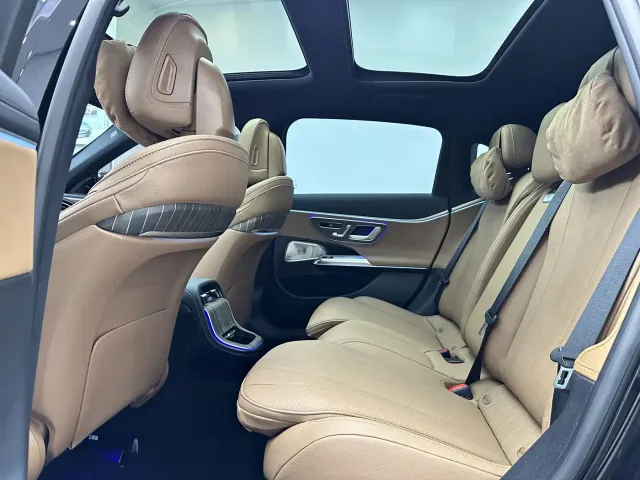 Mercedes-Benz E-Class — Фото автомобиля 12