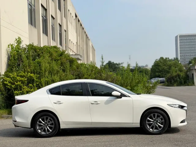 Mazda Axela — Фото автомобиля 7