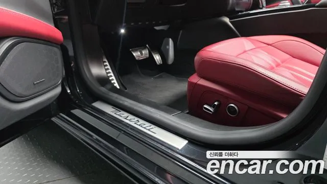 Maserati Ghibli — Фото автомобиля 23