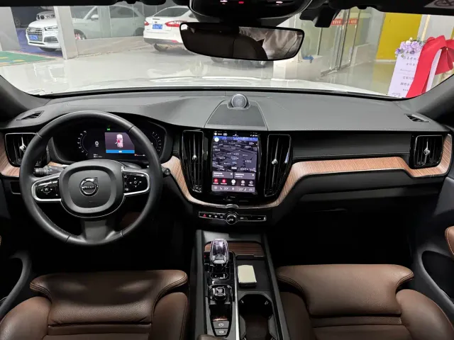 Volvo Volvo XC60 2024 B5 AWD Zhiyuan Luxury Edition — Фото автомобиля 5