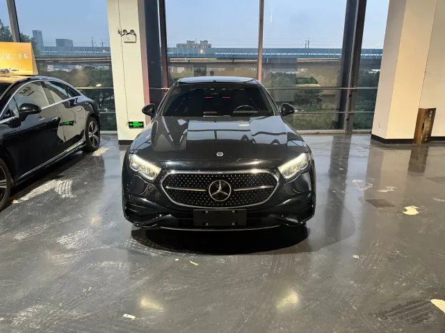 Mercedes-Benz E-Class — Фото автомобиля 2