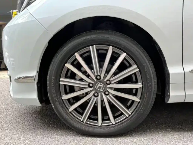 Honda Elysion — Фото автомобиля 6