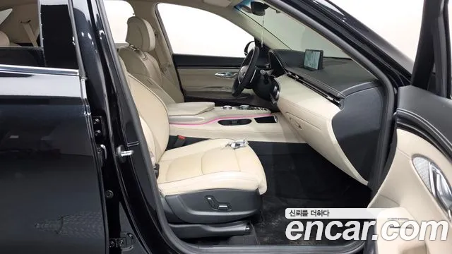 Genesis GV70 — Фото автомобиля 16