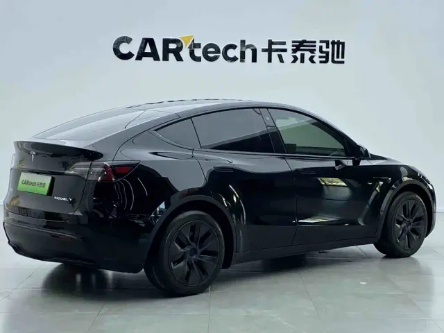 Tesla Model Y — Фото автомобиля 14